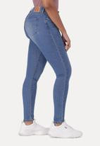 LEVIS 57969-0124 CURVY ANIMAL KINGDOM SKINNY JEAN-MED WASH